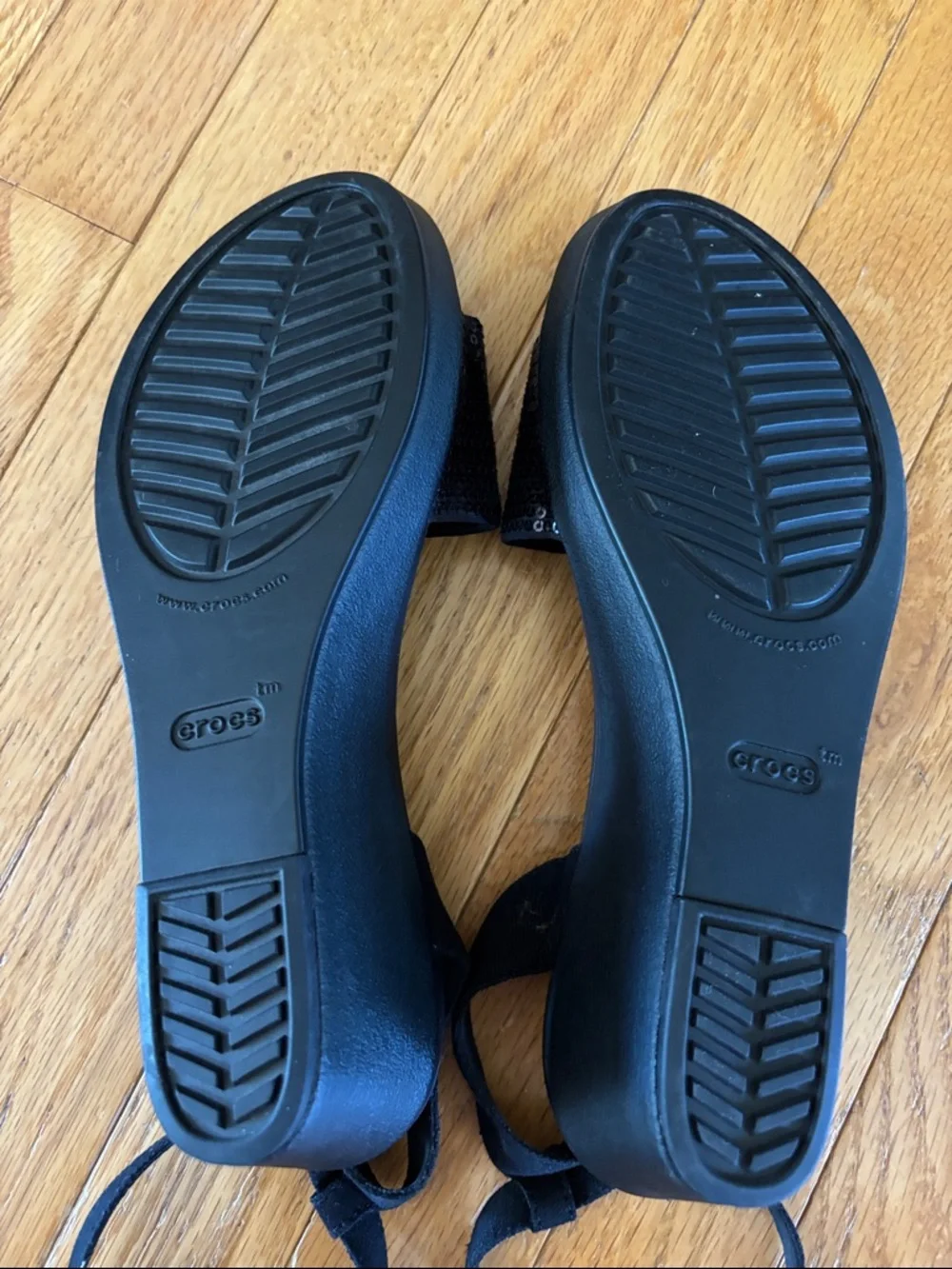 CROCS Leigh 2 Cross-Strap Ankle Wedge Sandals Women's Size 8 Black - Picture 5 of 6